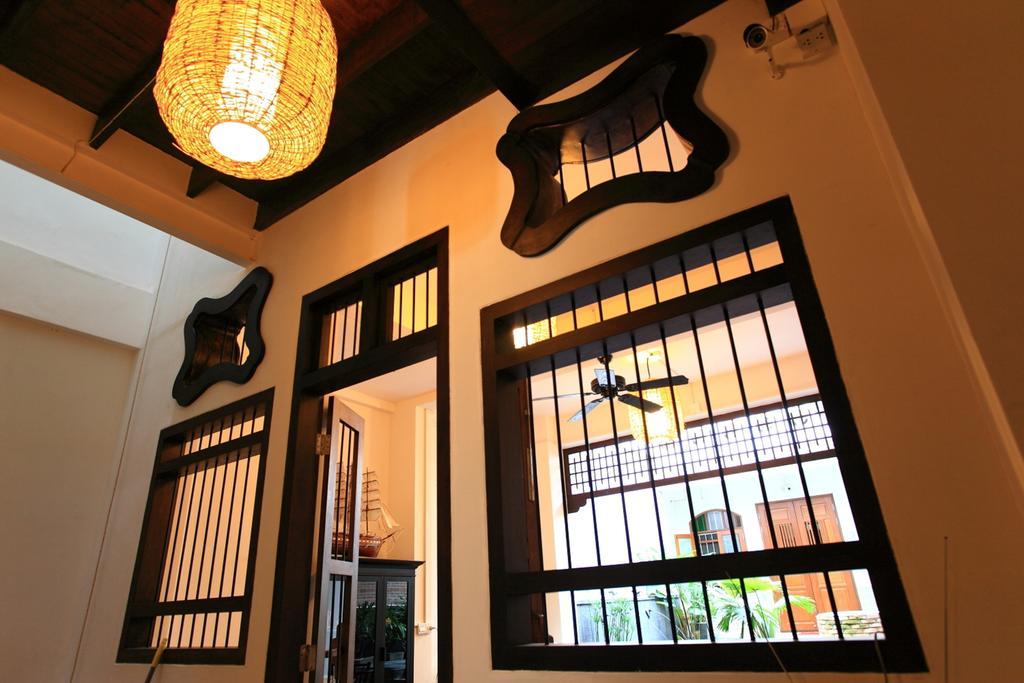 99 Oldtown Boutique Guesthouse Sha Extra Plus Phuket Exterior foto