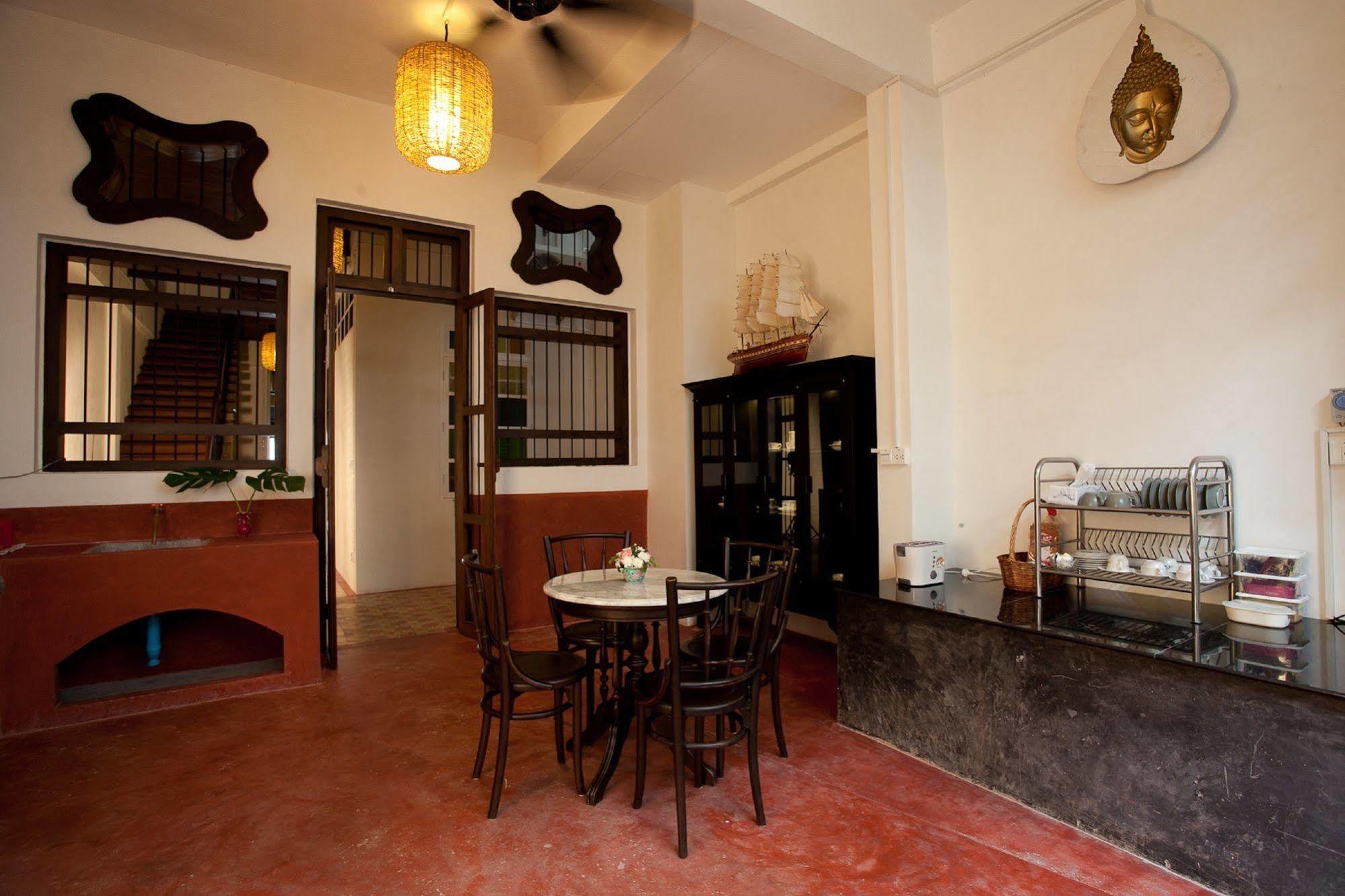 99 Oldtown Boutique Guesthouse Sha Extra Plus Phuket Exterior foto