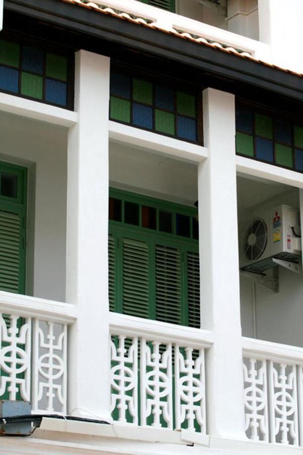 99 Oldtown Boutique Guesthouse Sha Extra Plus Phuket Quarto foto